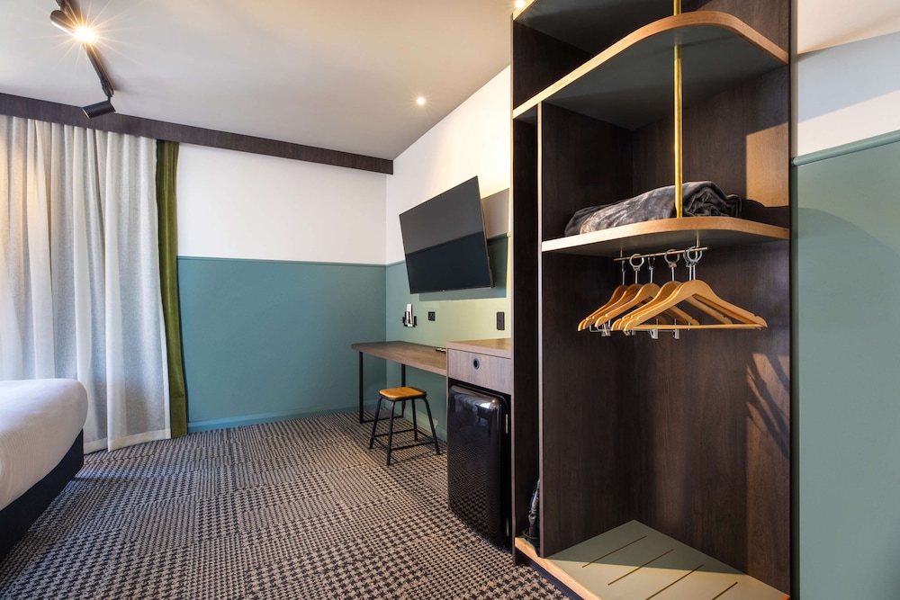 Brook Hotel 22/50