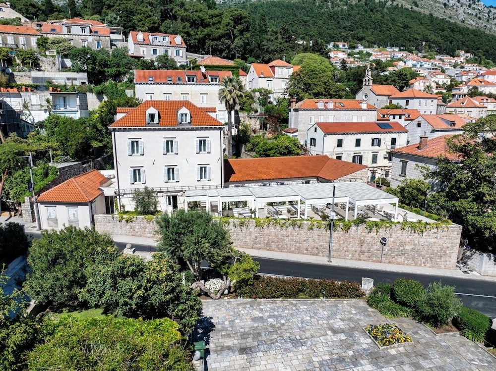 Heritage Hotel Lucia 42/49