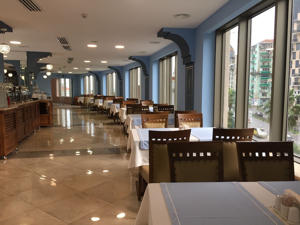 Colosseum Marina Hotel Batumi 61/72