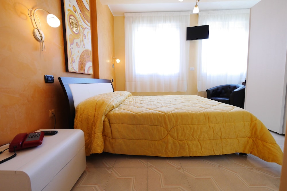 Mediterraneo Hotel 12/73