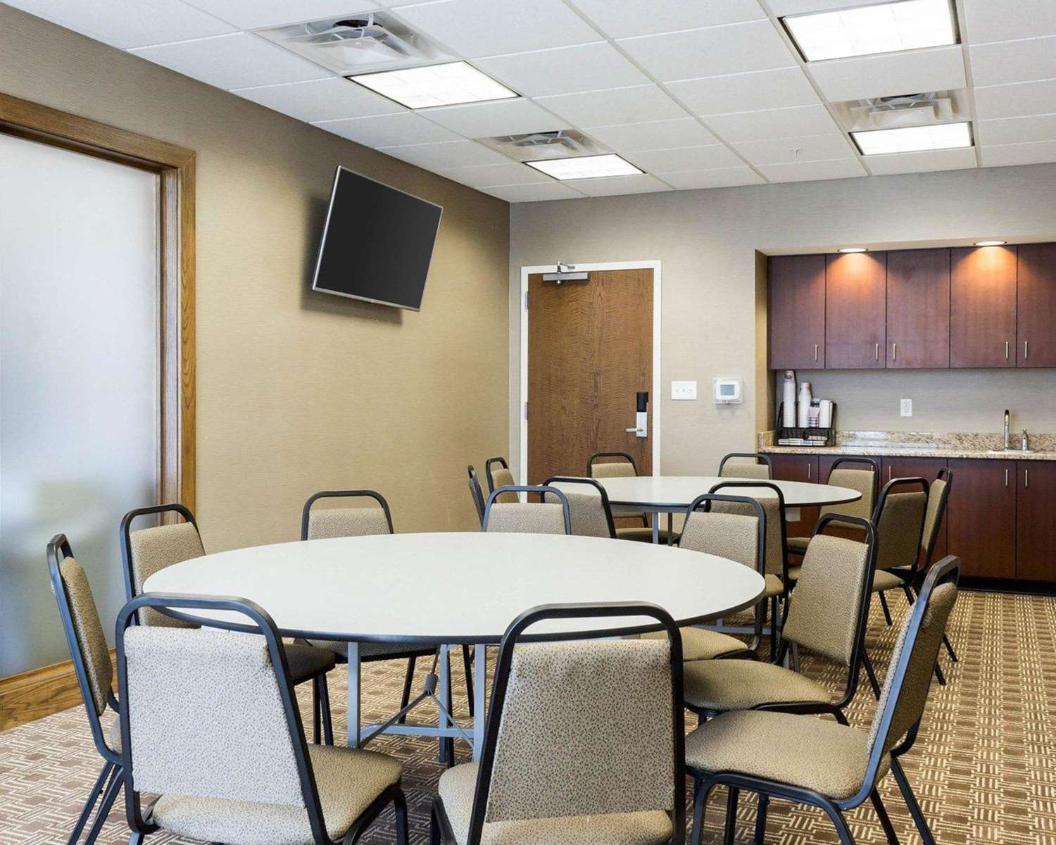 Comfort Inn & Suites Watford City ND 15/18
