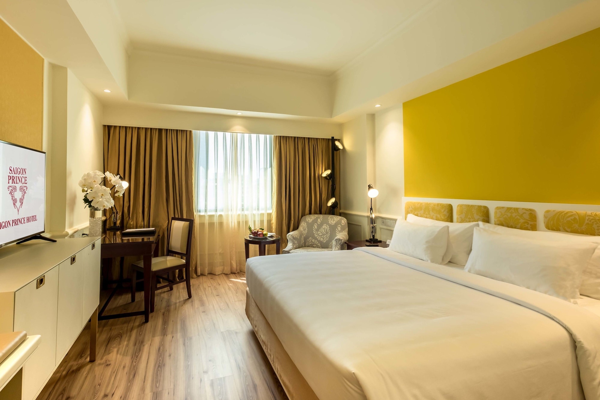 DELUXE, EXECUTIVE, DOUBLE OR TWIN BED