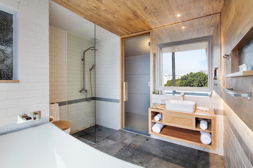 Fusion Suites Saigon 10/63