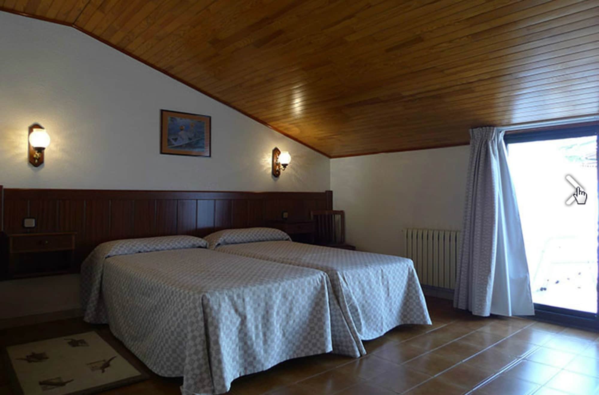 Room, Triple, Double Bed