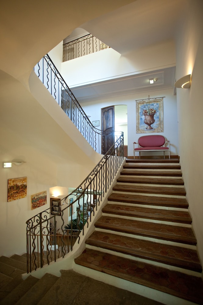 Le Chateau De Taulane photo3