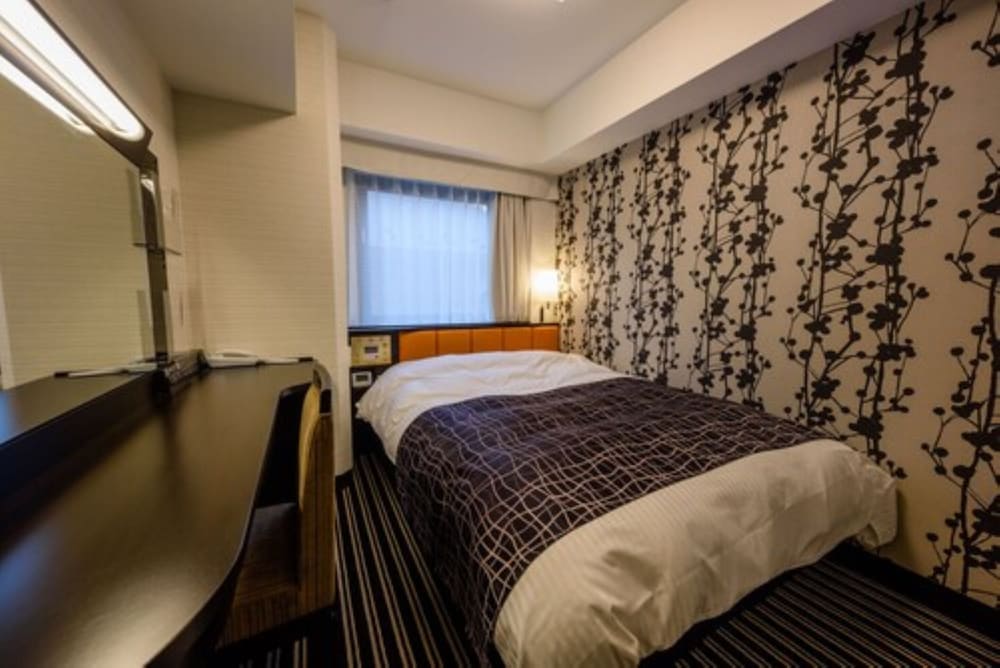 ROOM, SINGLE