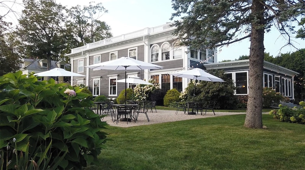 Gateways Inn Restaurant 40/46