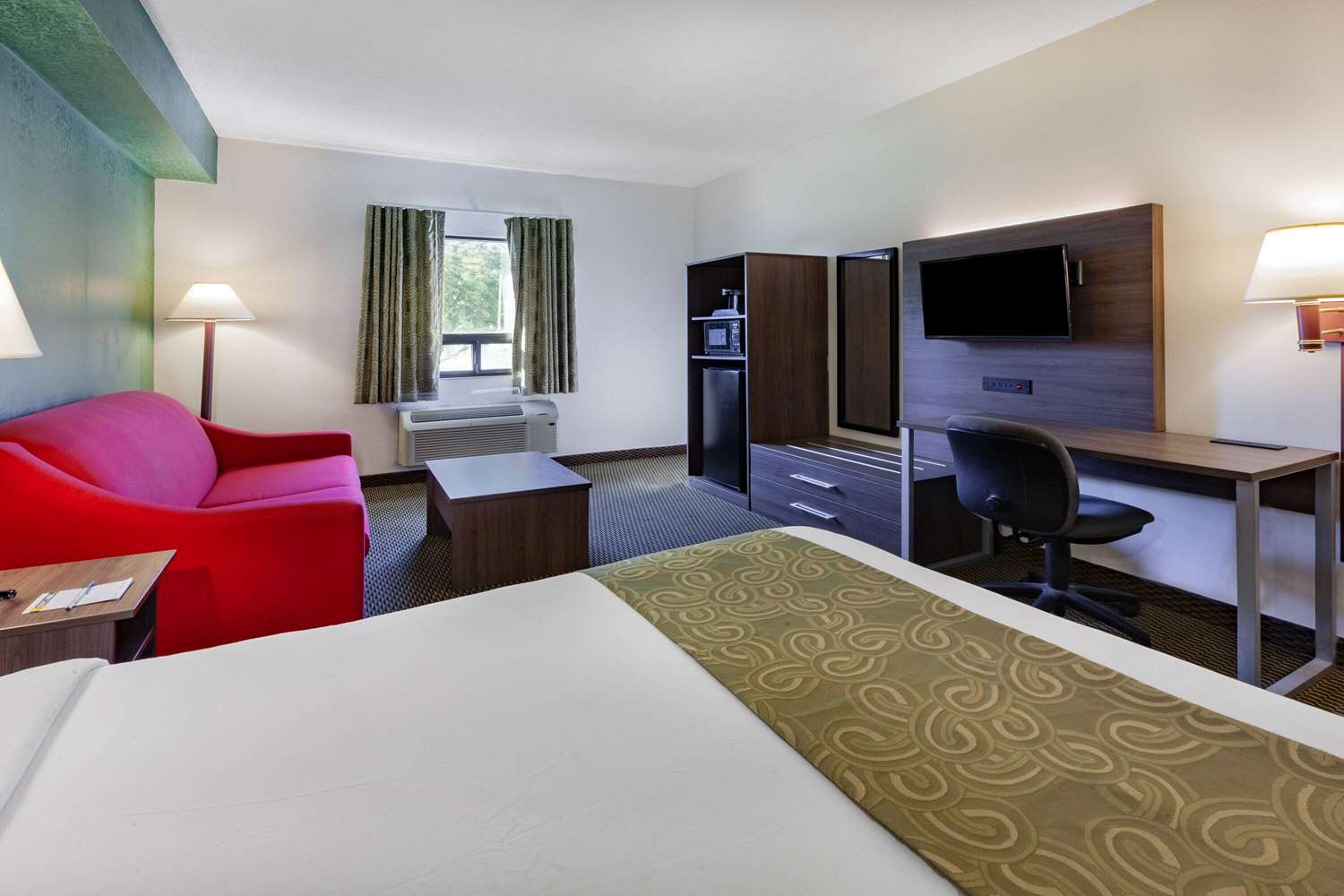 Super 8 by Wyndham Ambassador Bridge Windsor ON 15/28