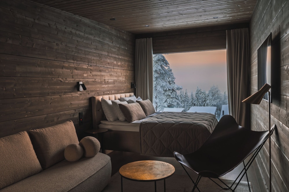 Arctic Panorama Resort 35/50