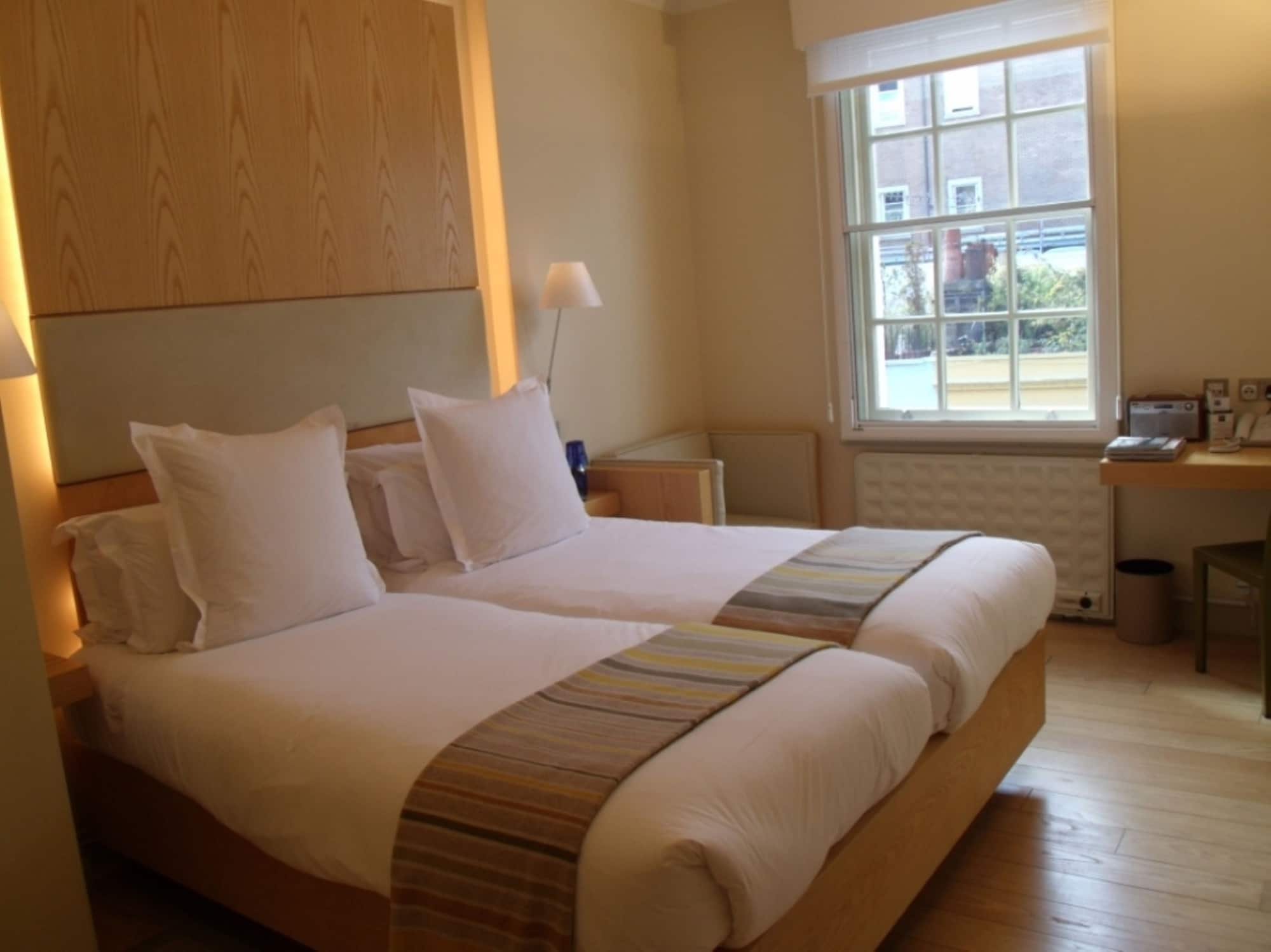 PREMIER, DELUXE, TWIN BEDS