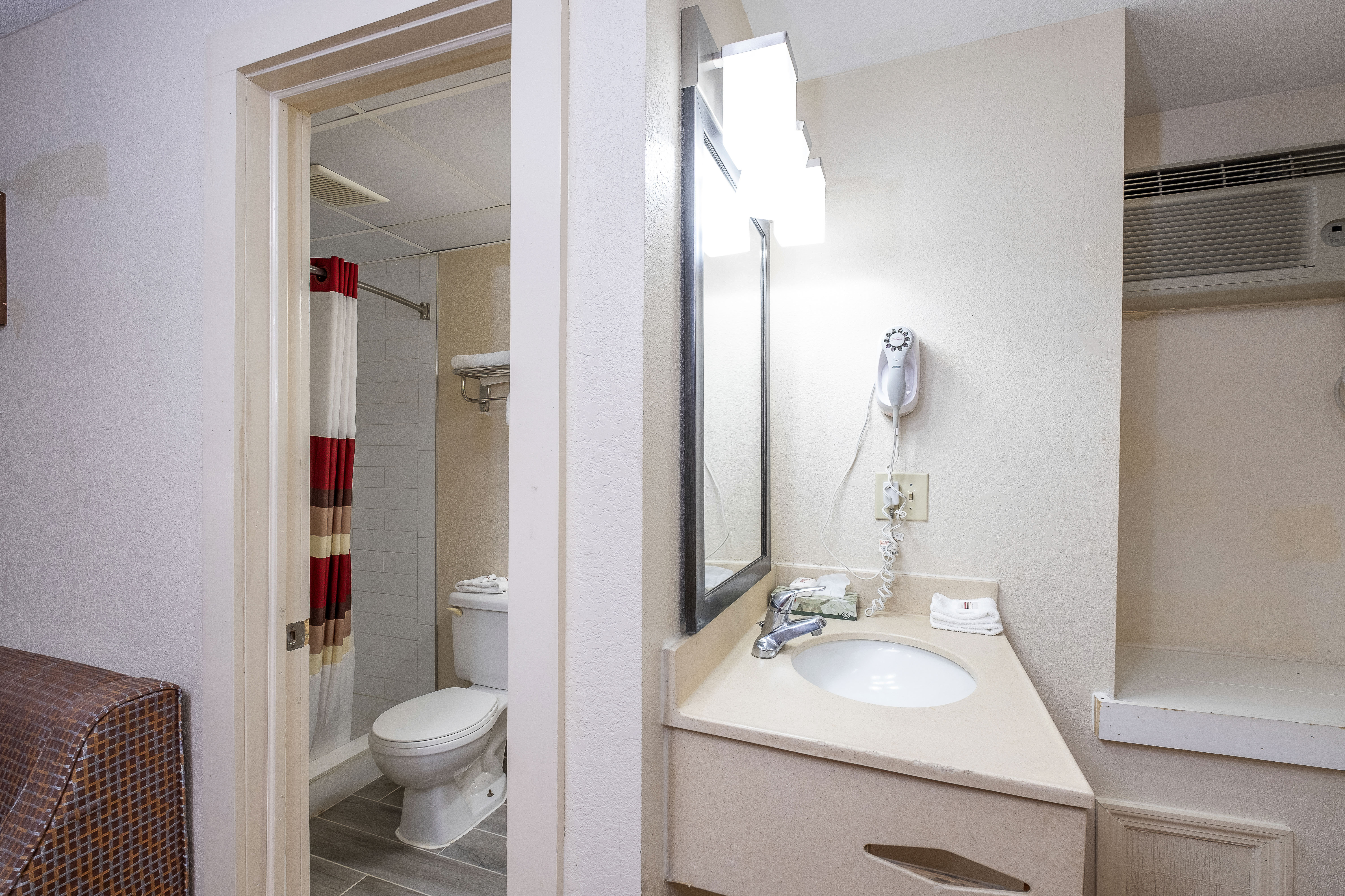 Deluxe, 2 Double Beds, Large, Red Roof Inn Neptune 6/8