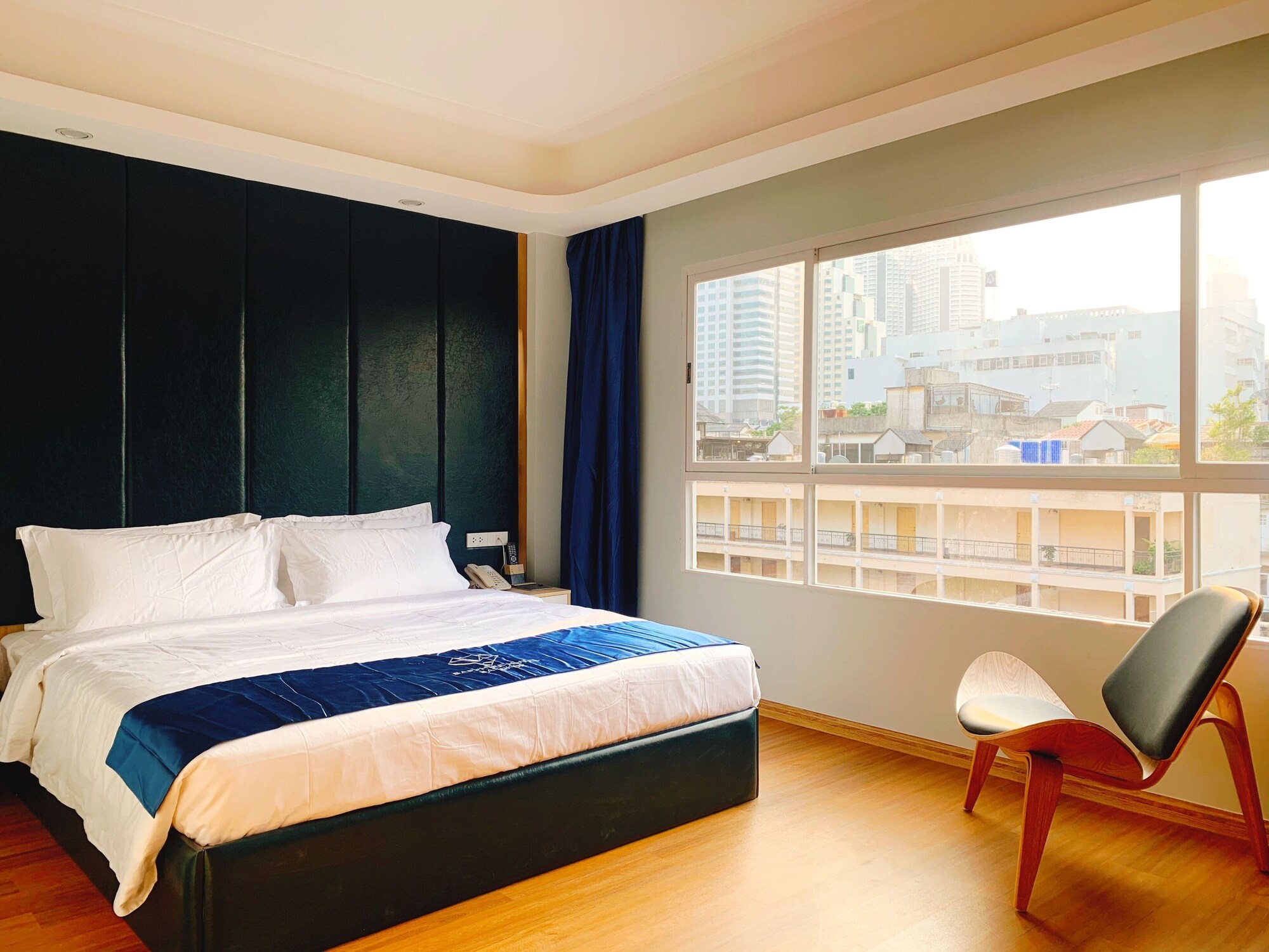 DELUXE, DOUBLE BED