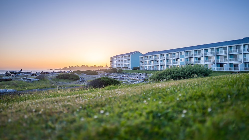 Beachfront Inn 1/39