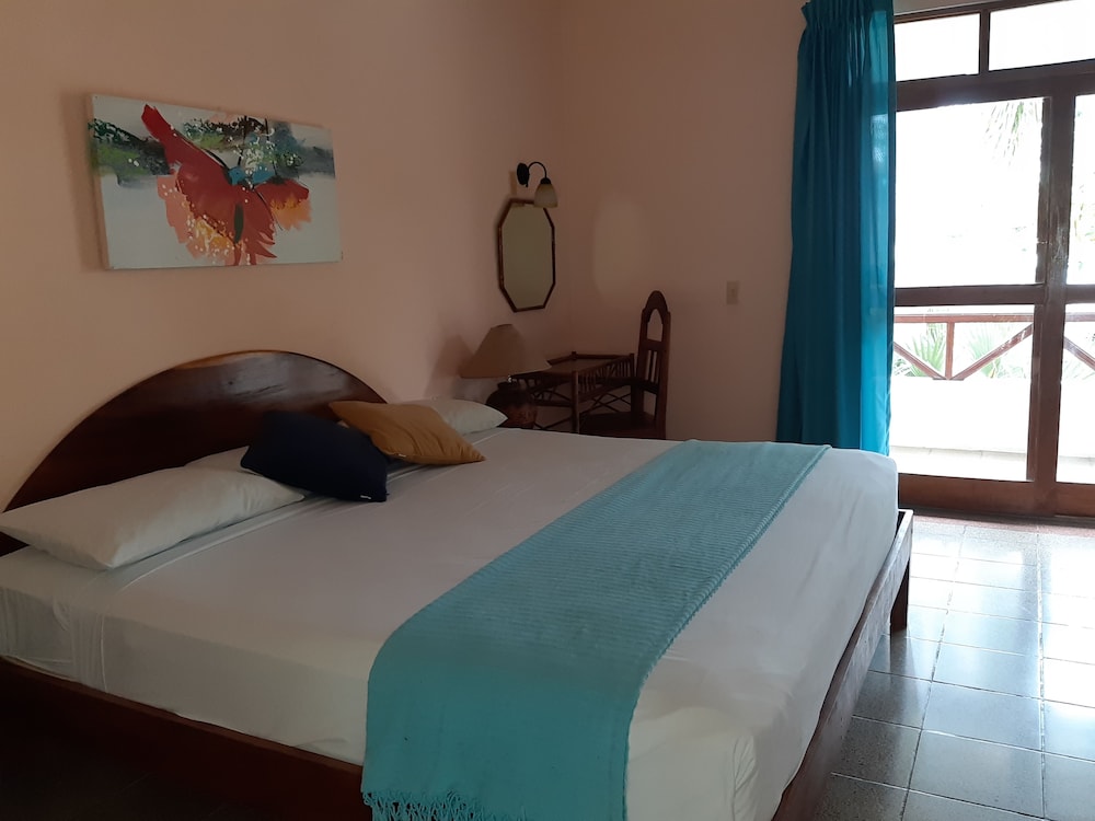 غرفة رباعية بسرير كينج بإطلالة على الحديقة بشرفة، Samara Beach Hotel 2/5