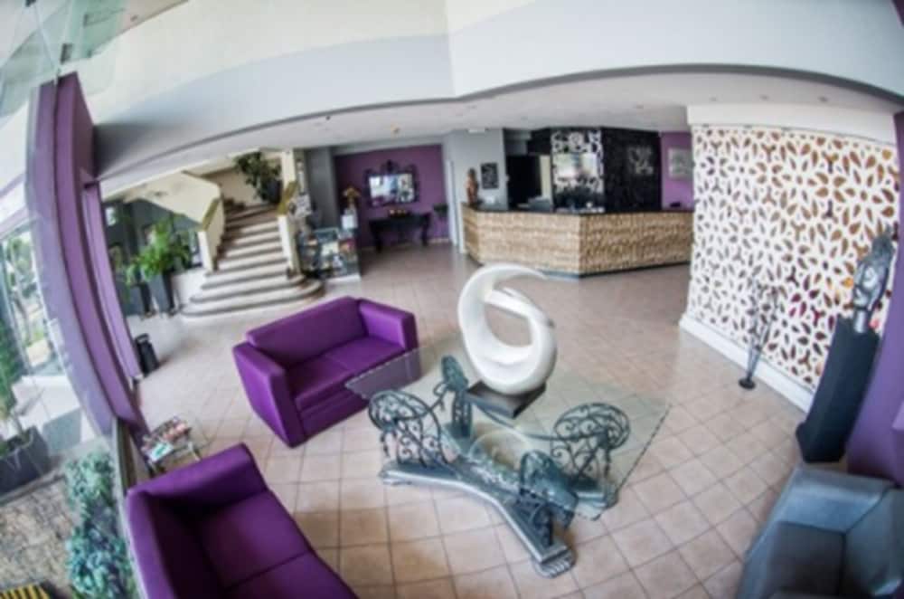 Real Azteca Hotel 5/25