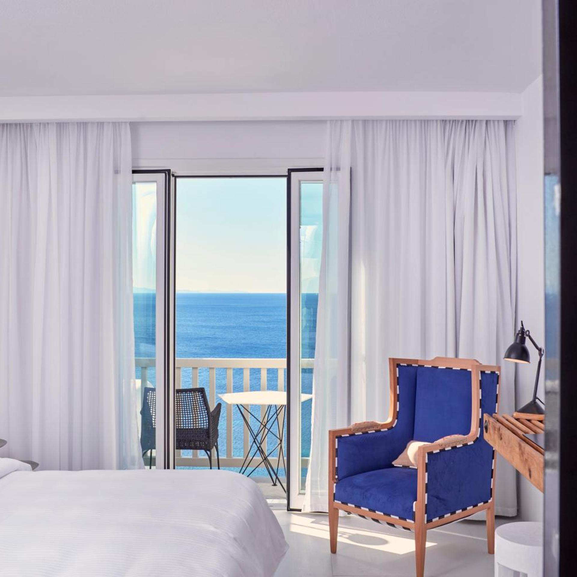 Grand, Executive, Suite, Private Pool, Royal Myconian - Leading Hotels Of The World 2/4