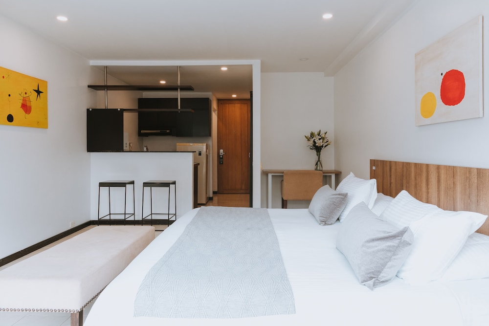 Travelers Apartamentos and Suites Orange Medellin 20/50