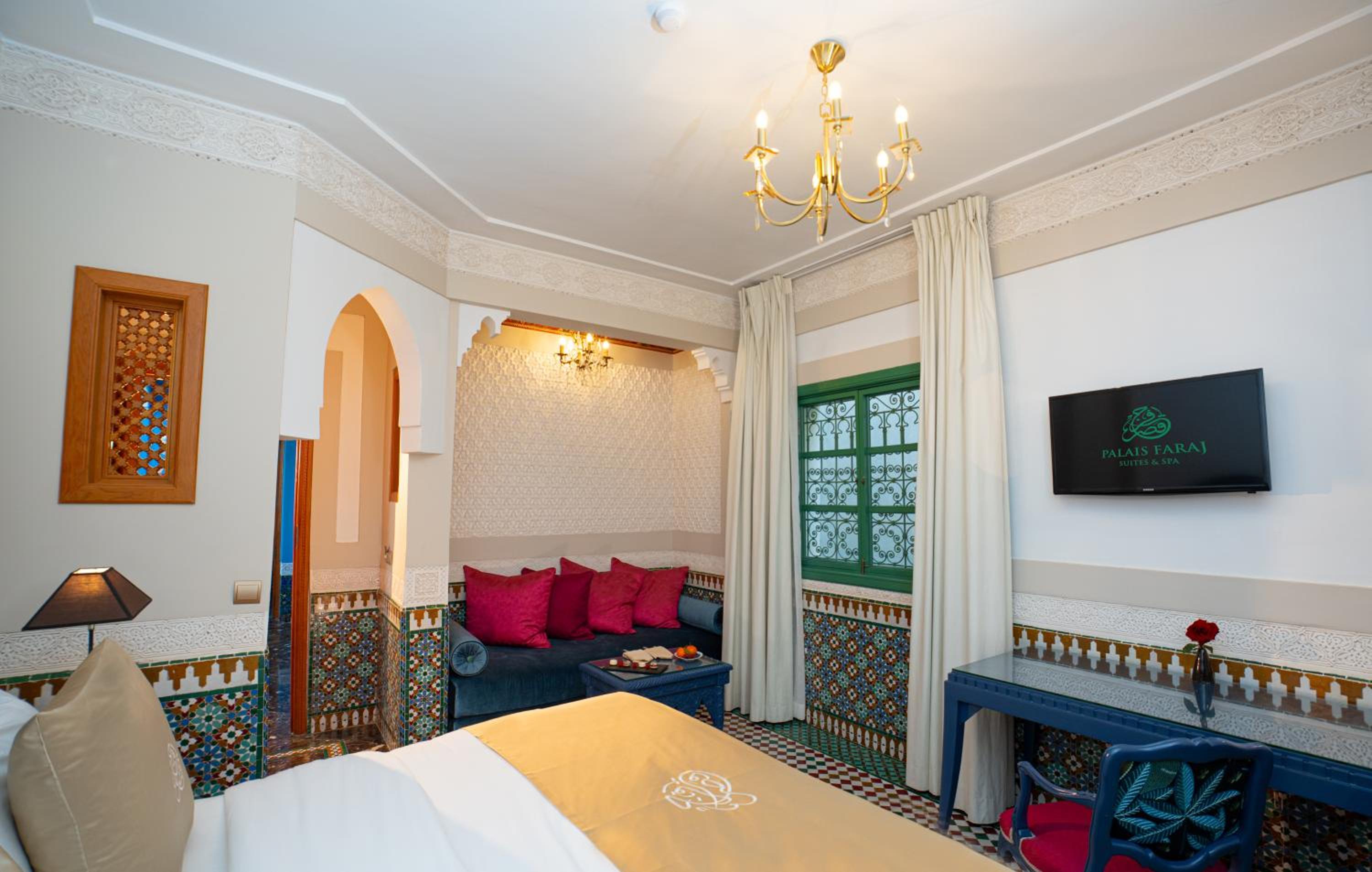 Trendy, King Bed، Palais Faraj Suites And Spa 4/7