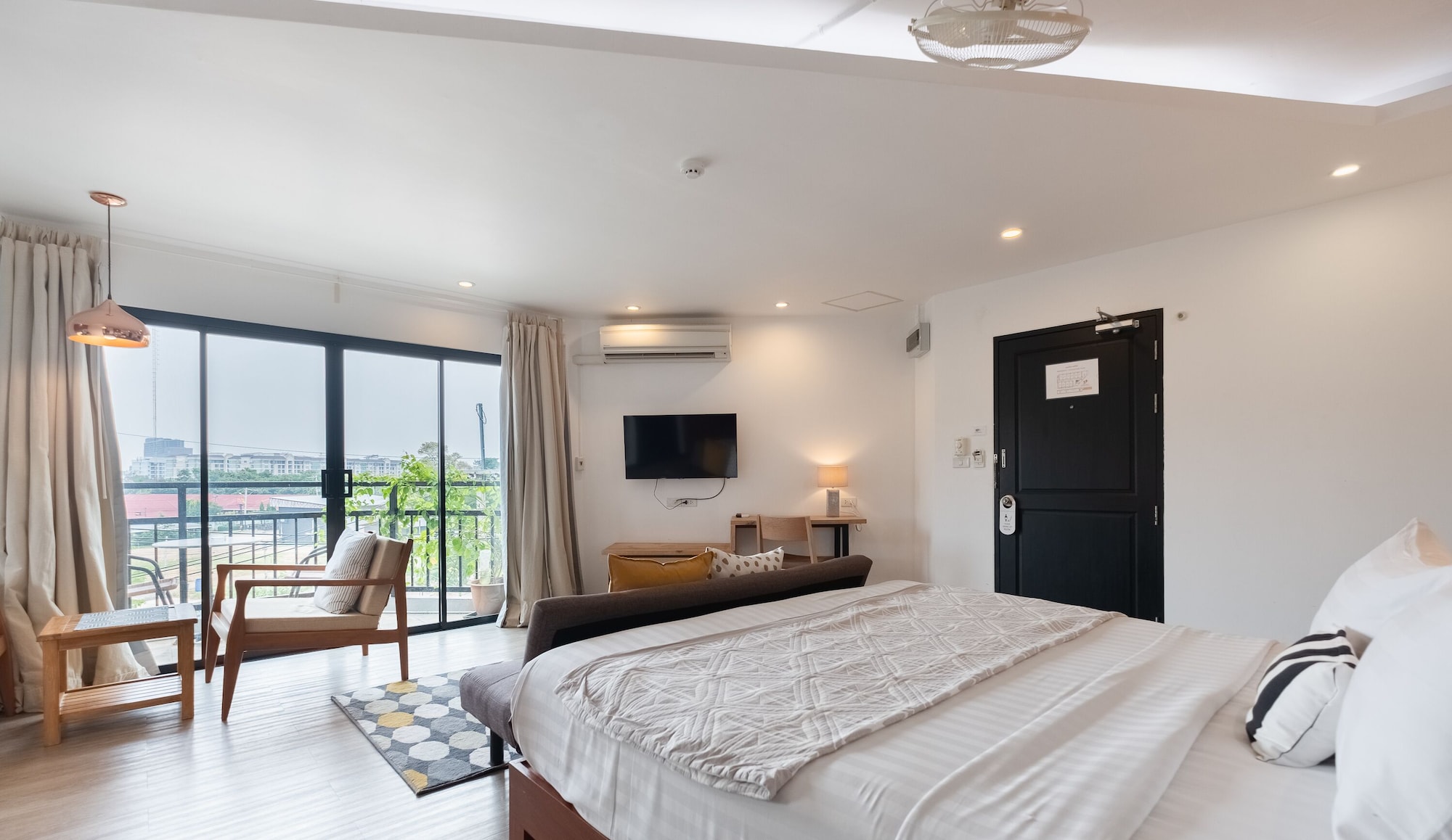 DELUXE, KING BED, CITY VIEW, SOFA, KITCHENETTE