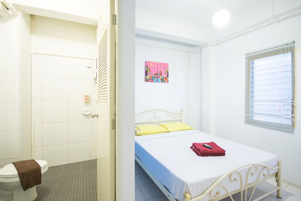 Sleep Sheep Phuket Hostel 40/61
