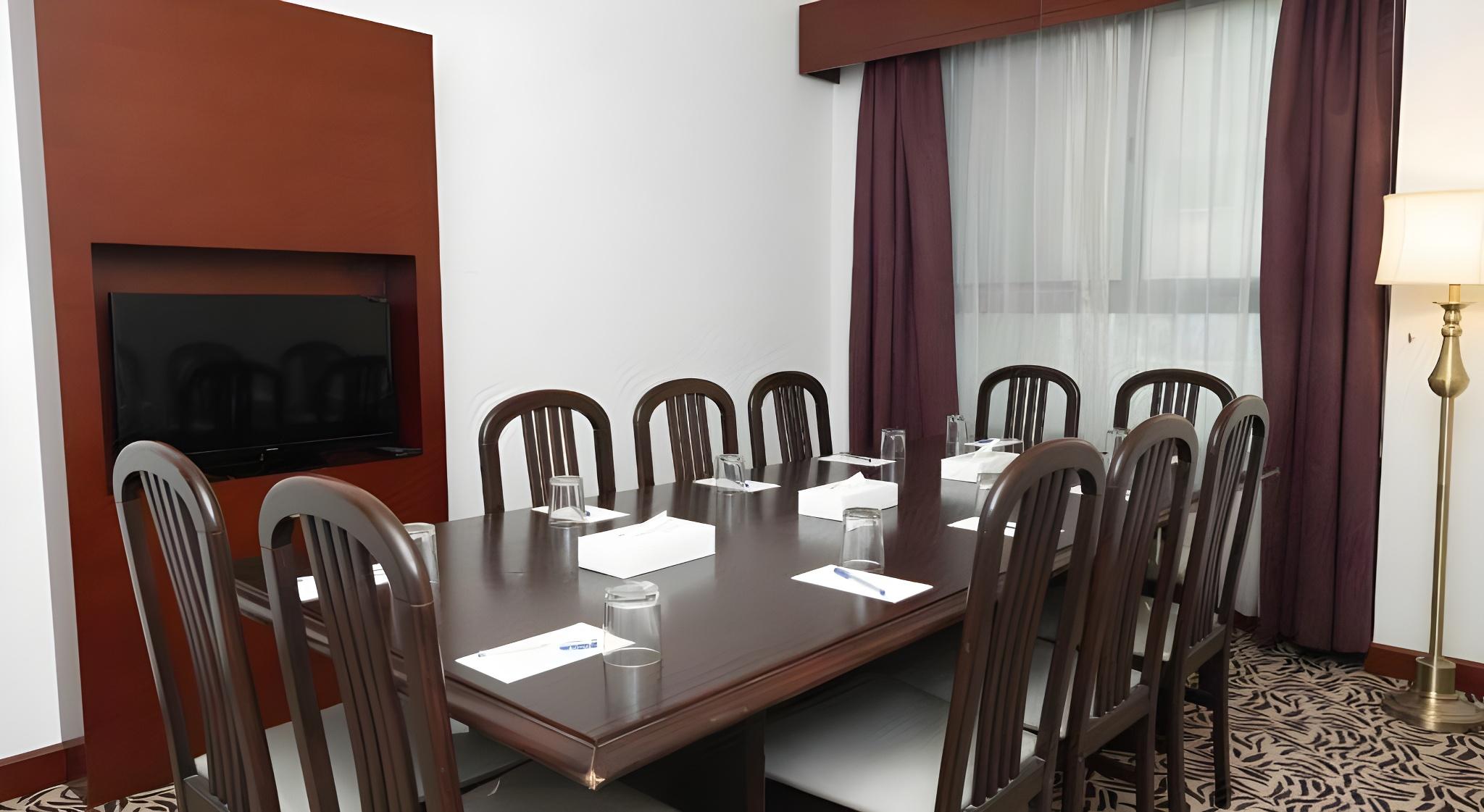 MRA Grand Hotel 27/33