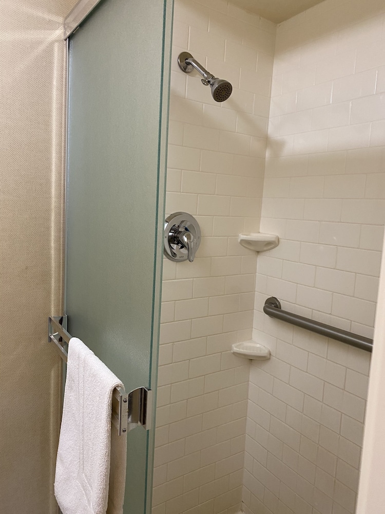 Royal Pacific Motor Inn 24/59