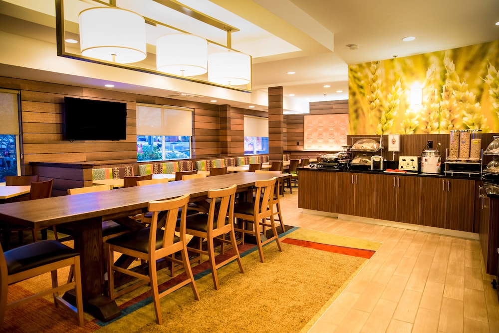 Fairfield Inn & Suites by Marriott Fredericksburg 8/22