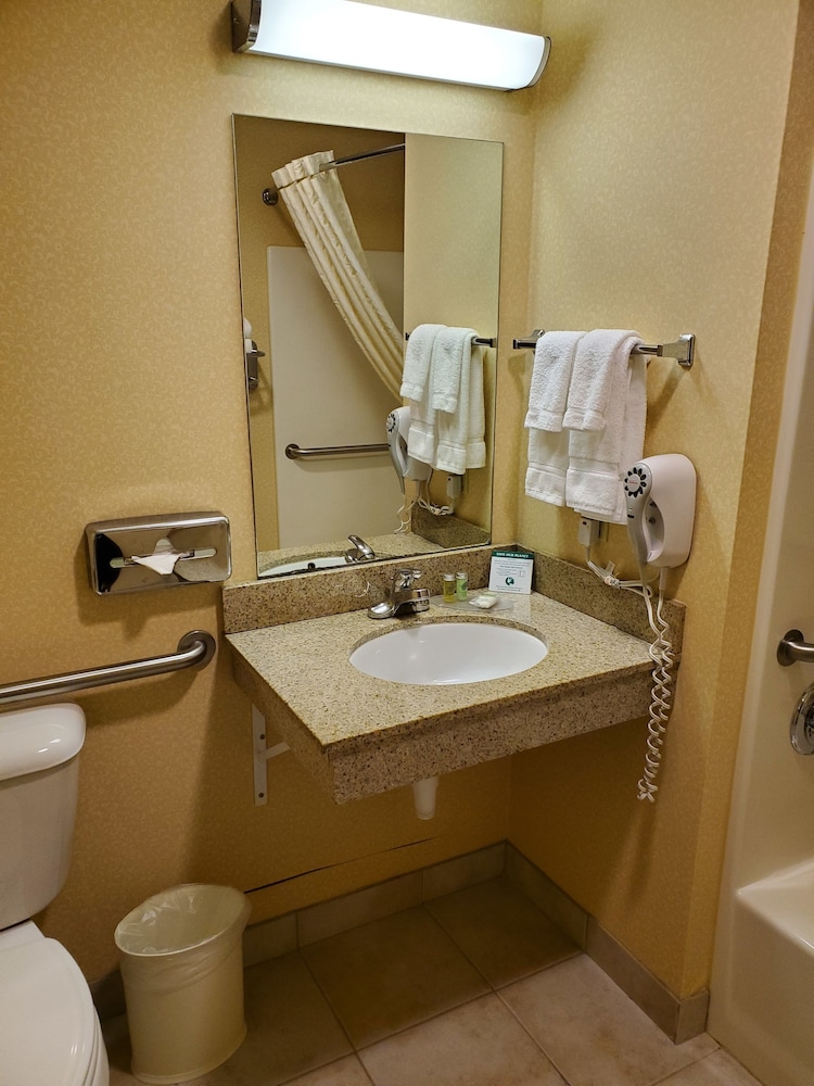 Boarders Inn Amp Suites 48/63