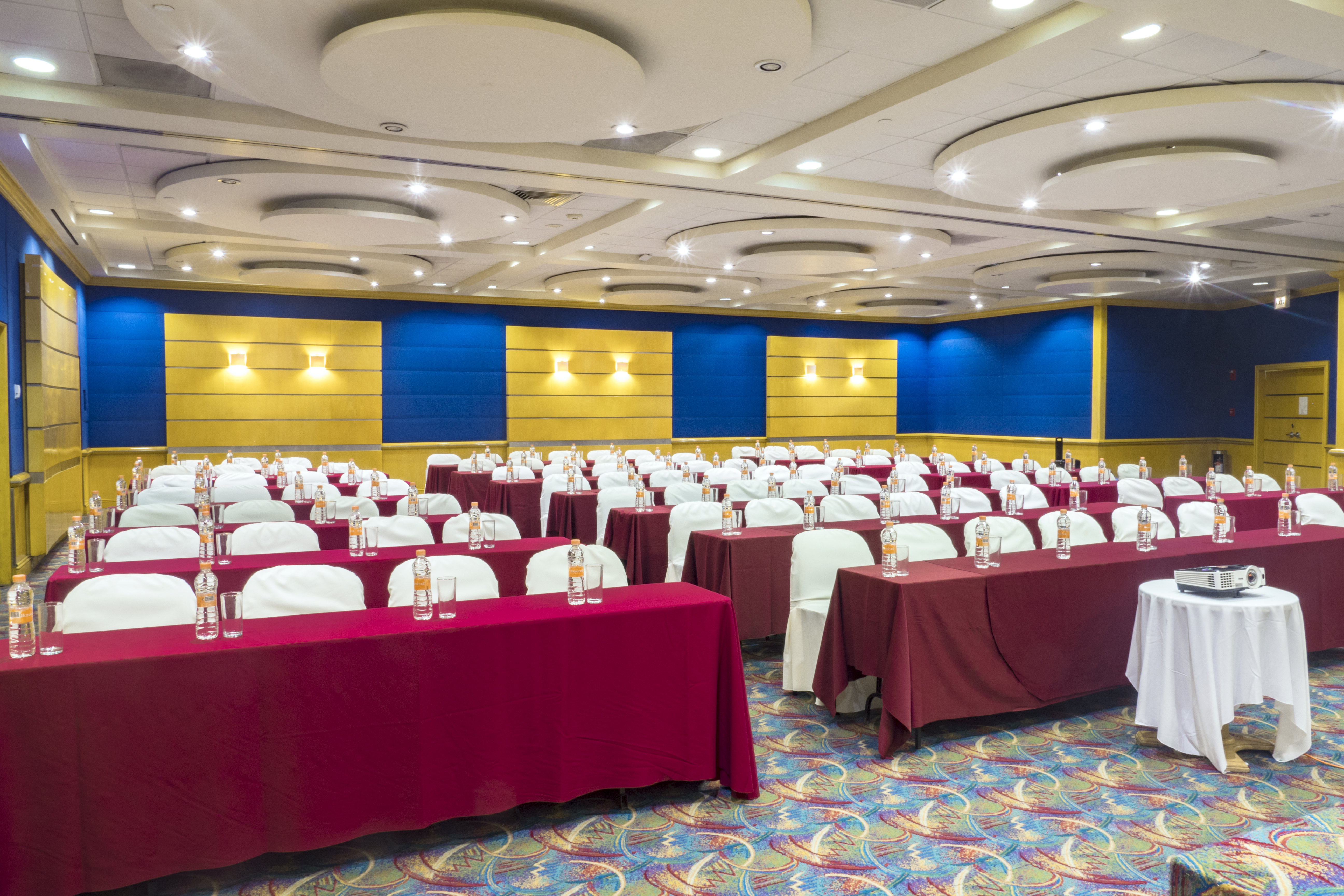Holiday Inn Monterrey Parque Fundidora 65/78