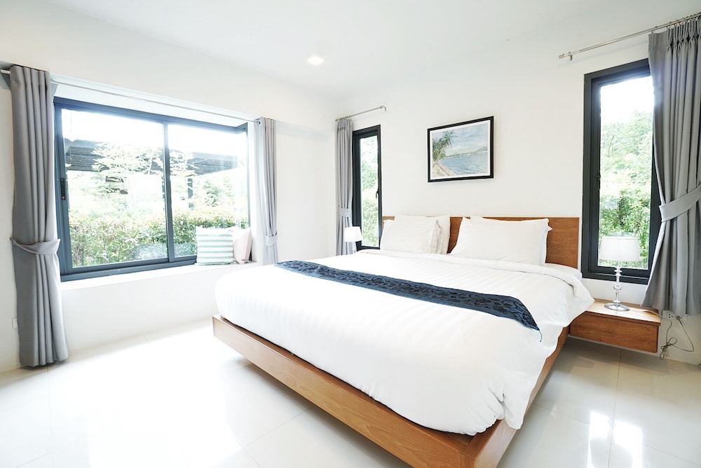 Nariya Bayfront Phuket 10/50