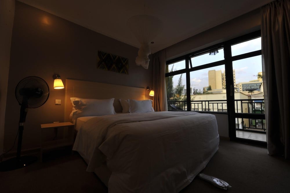 Gloria Hotel 12/35