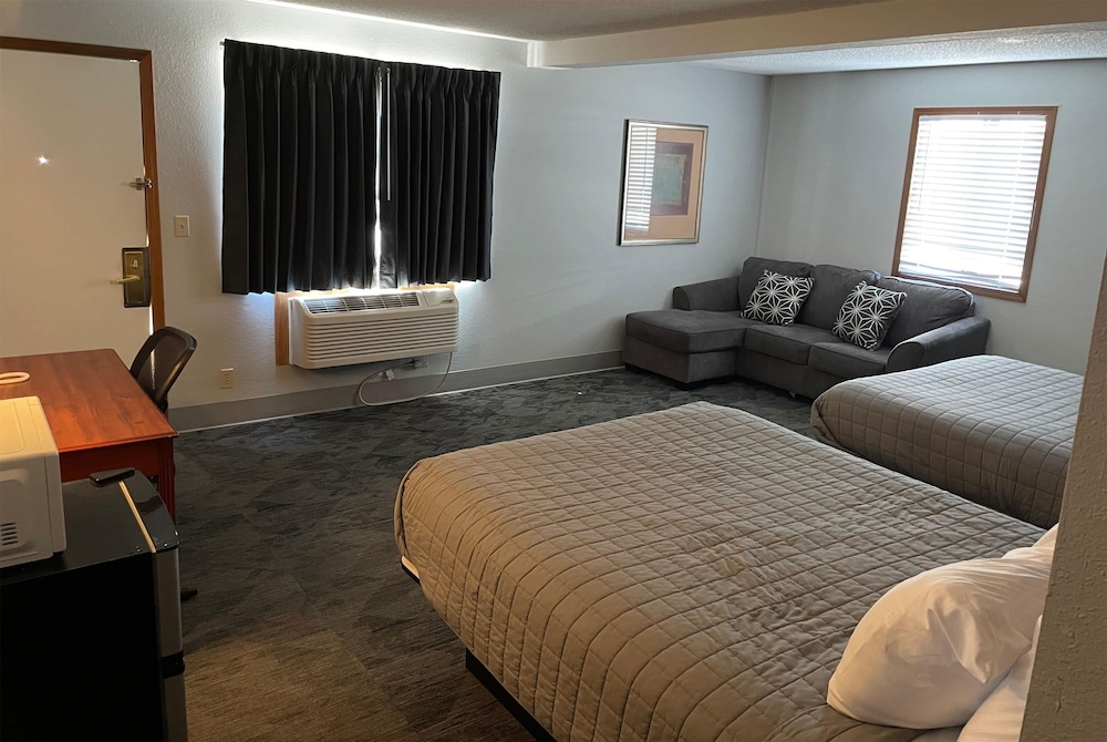 Lincoln Hotel 43/56