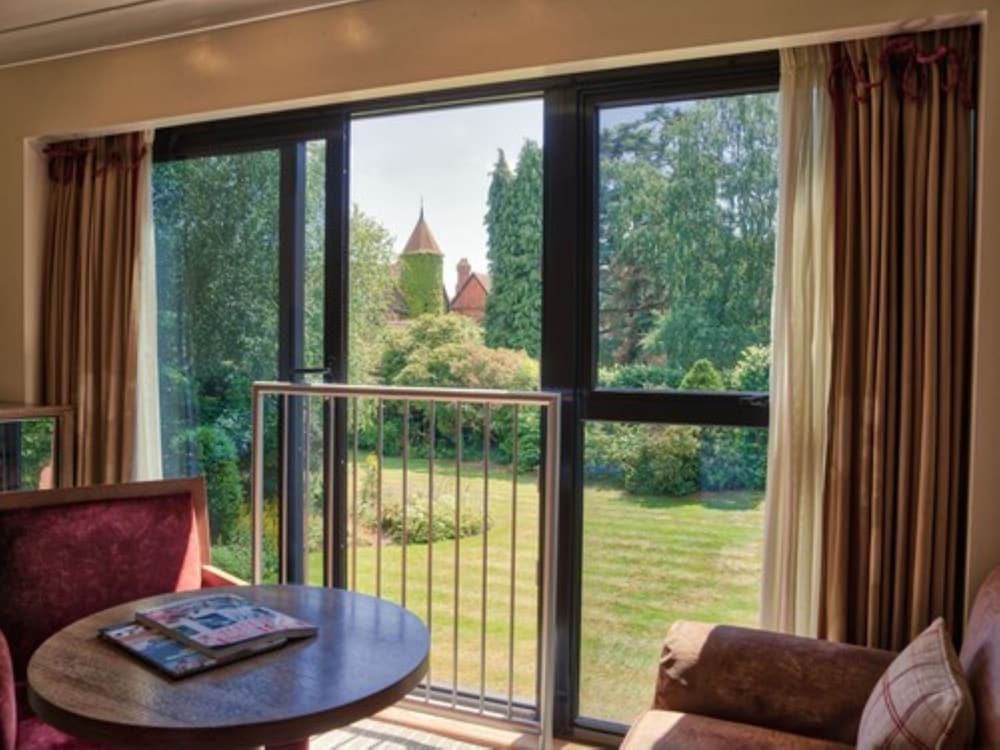Careys Manor & Senspa 33/55