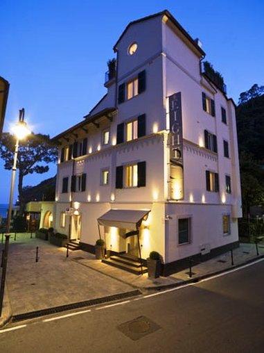 Eight Hotel Paraggi 4/92