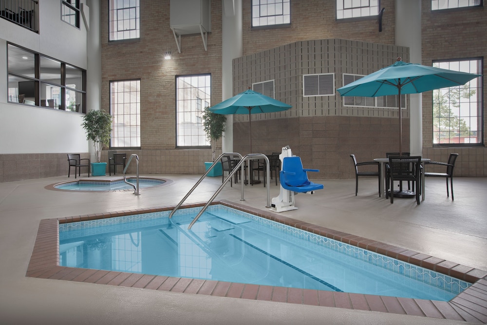 The Suites Hotel at Waterfront Plaza 26/50