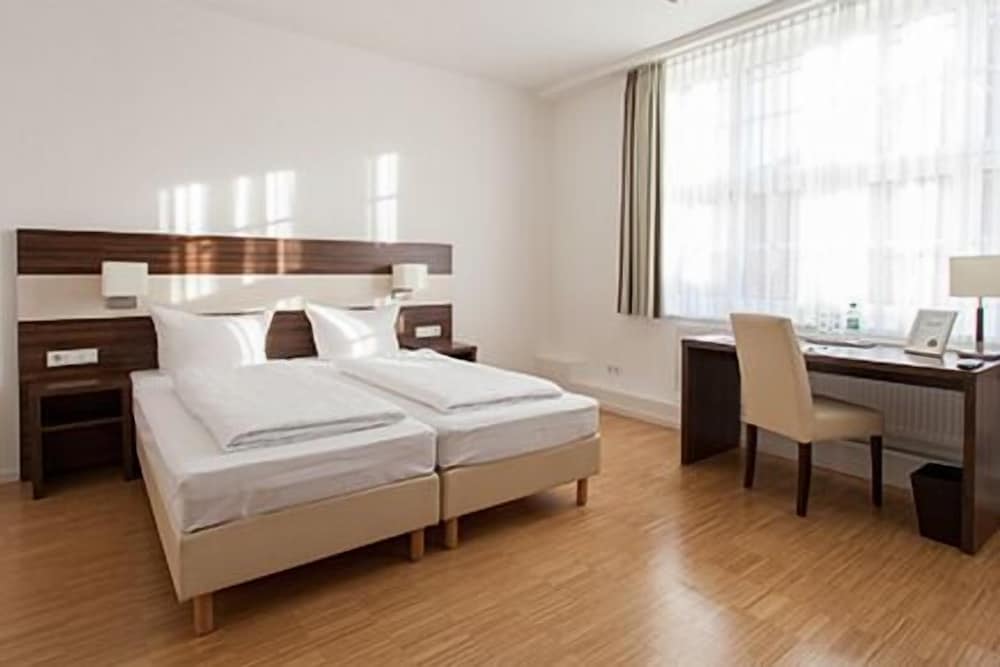 Hotel Halber Mond 10/50
