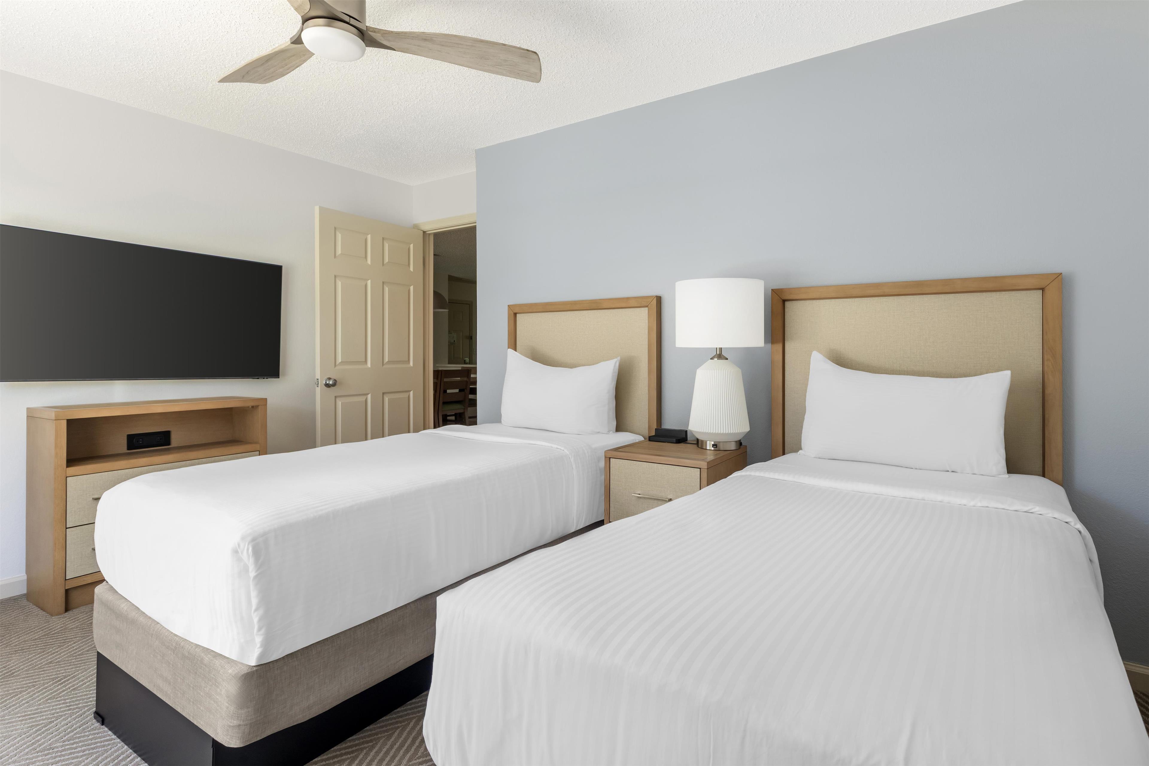 2 BEDROOMS, SUITE, KING AND TWIN BEDS, ACCESSIBLE