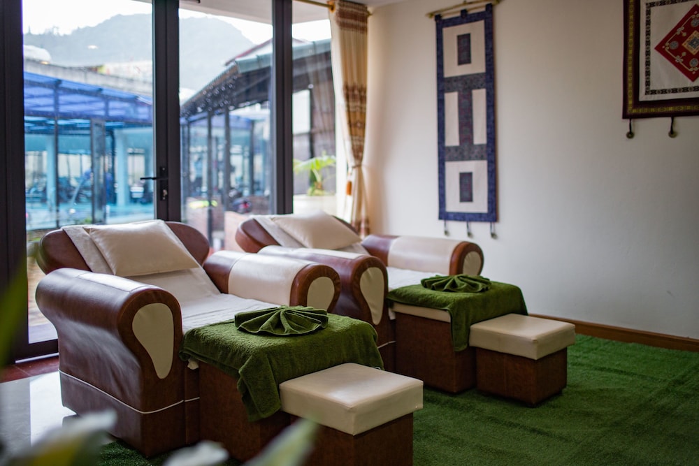Freesia Hotel 54/72