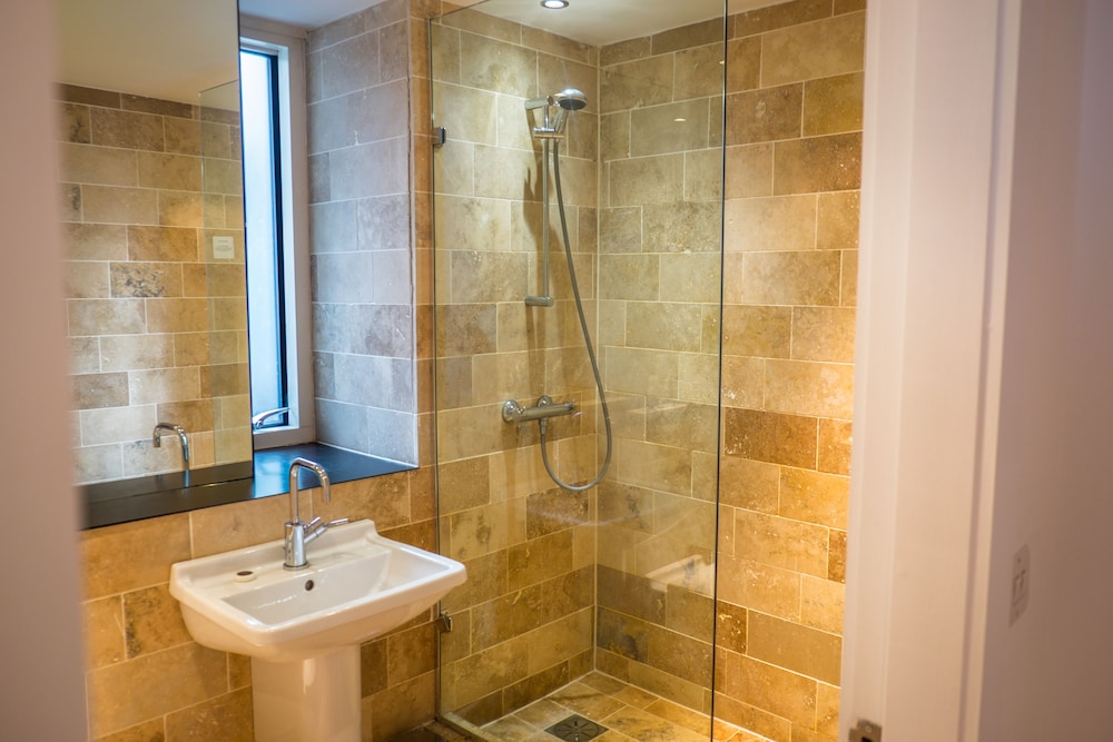Kspace Sinclair Serviced Apartments 28/30
