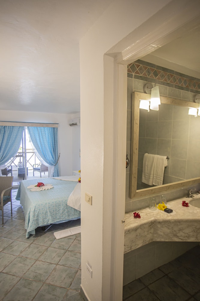 Ocean Point Resort and Spa - Adult Only 115/116