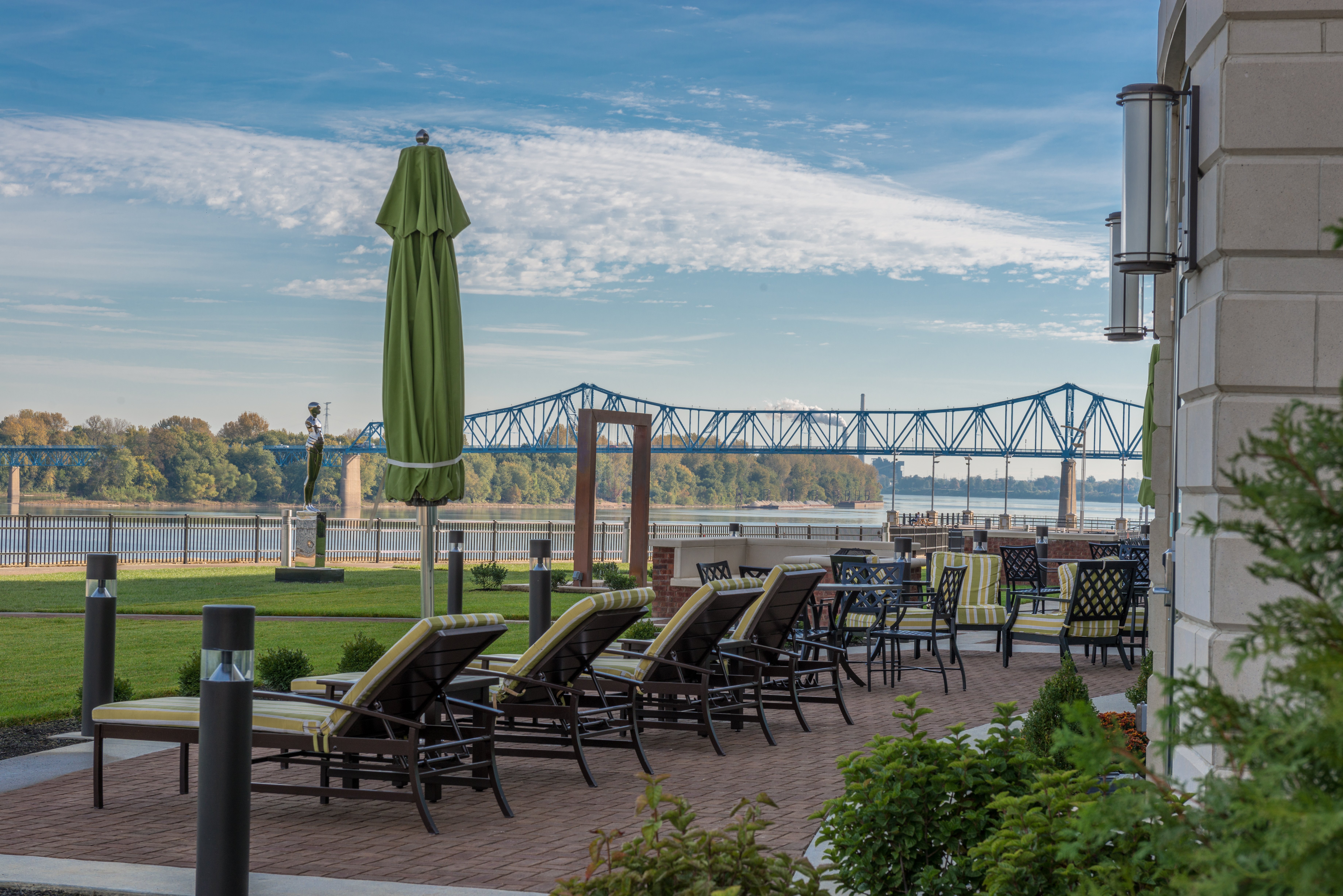 Holiday Inn Owensboro Riverfront 72/75