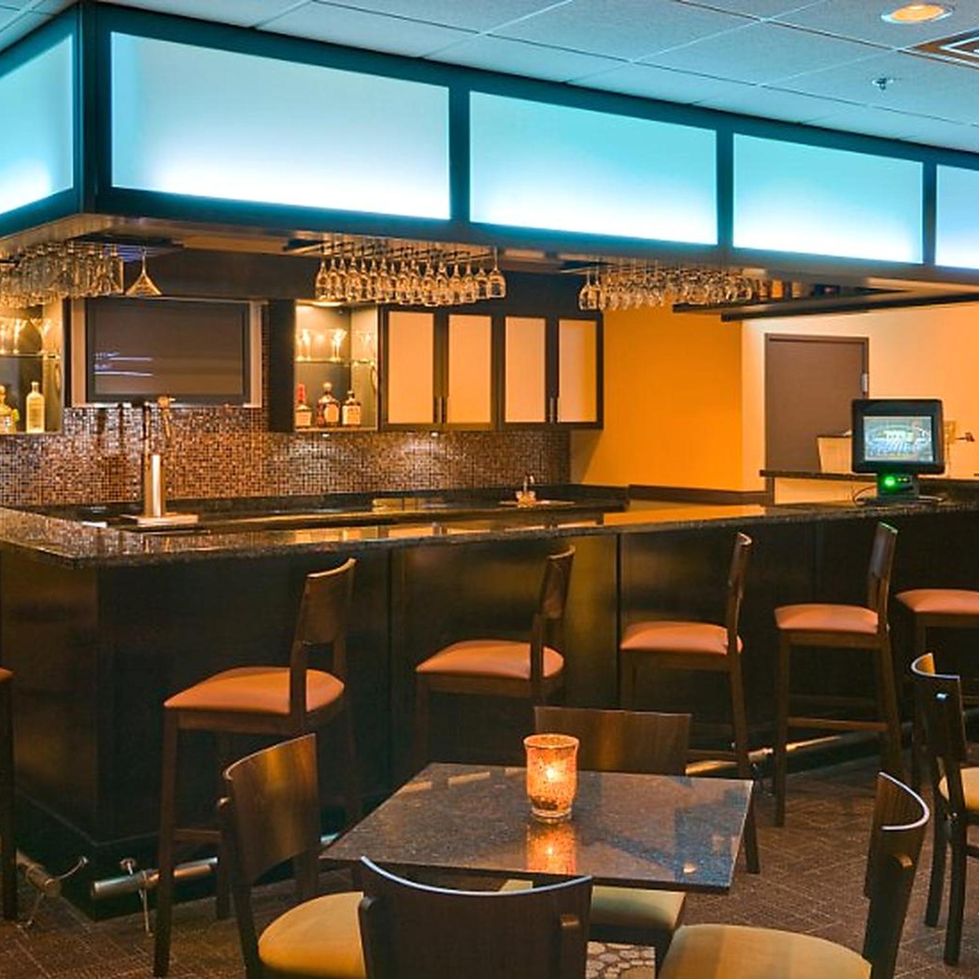 OKC Hotel Suites, Event Center, indoor Pool and Arcade, 5 Min from Downtown & Fairgrounds 20/45