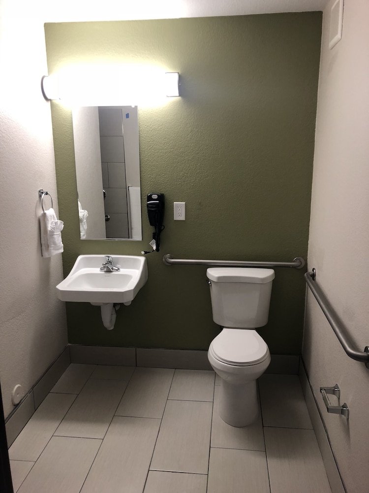 Baymont by Wyndham Phoenix I-10 near 51st Ave 12/55