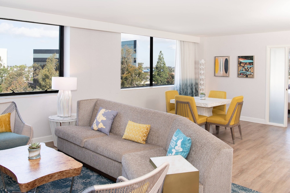 Renaissance Newport Beach Hotel 31/51