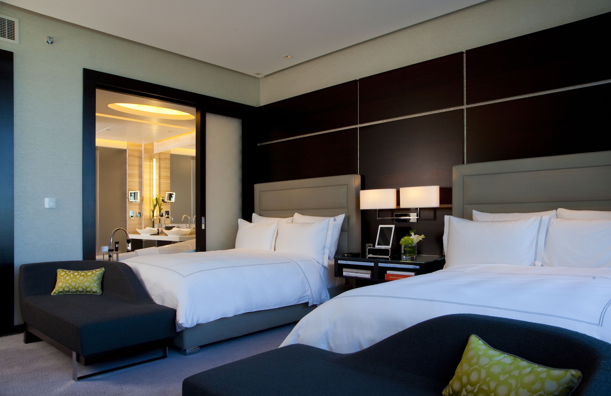 EXECUTIVE, KING BED, WATER FRONT
