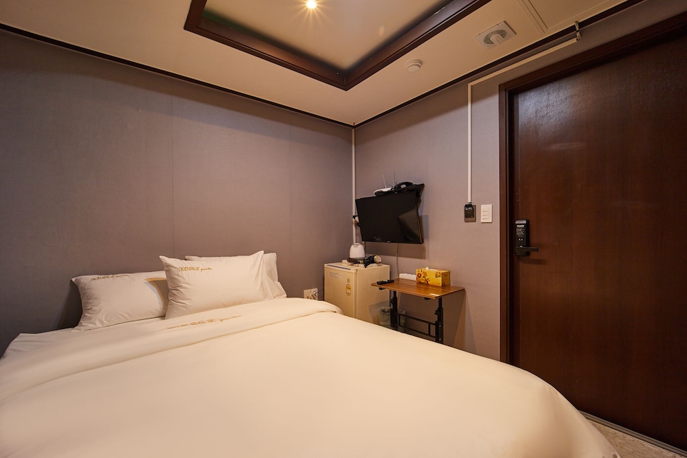 Seoul Central Hotel 7/16