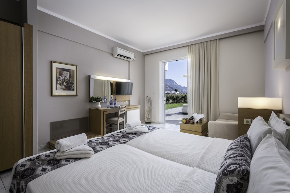 Sovereign Beach Hotel 11/50