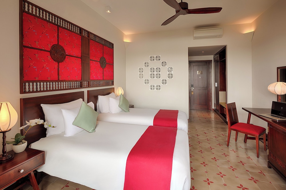 Grand, Twin Beds, Pool and River View
