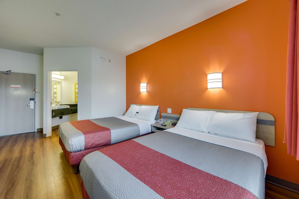 Motel6 Brampton, ON - Toronto 9/33