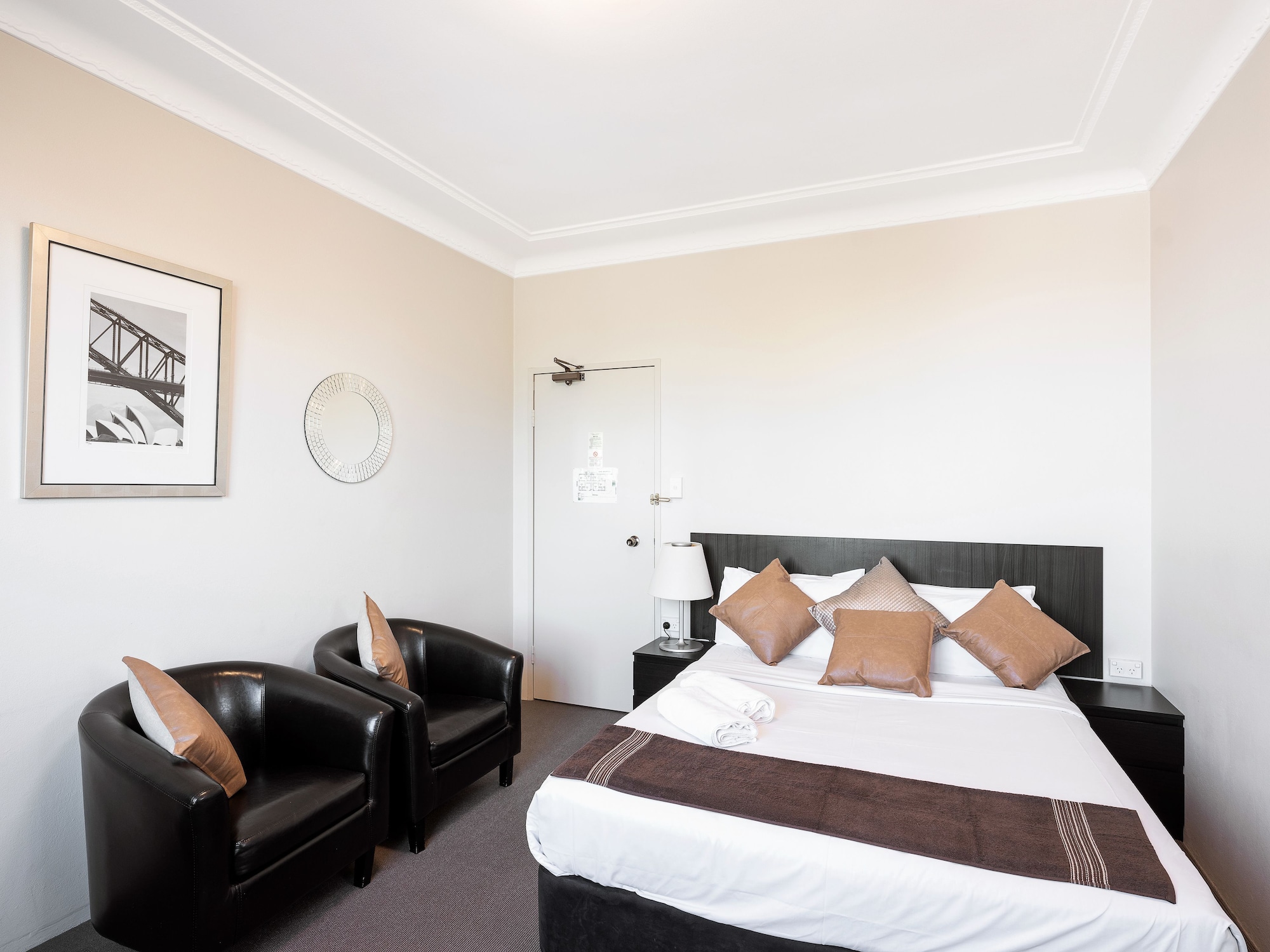DELUXE, QUEEN BED